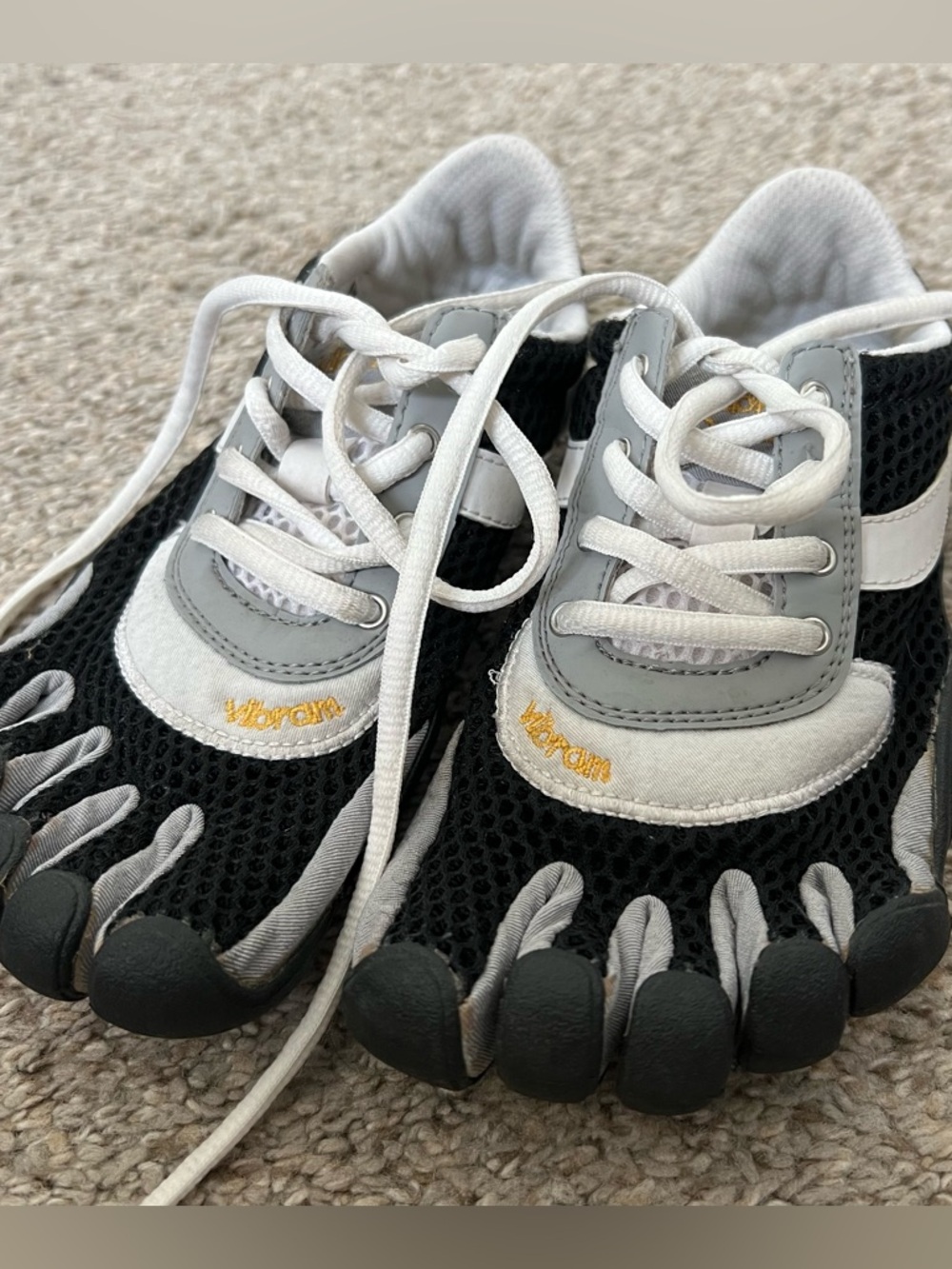 Vibram Kids Five-Toe Sneakers in Black, Gray and White Size Youth 4
